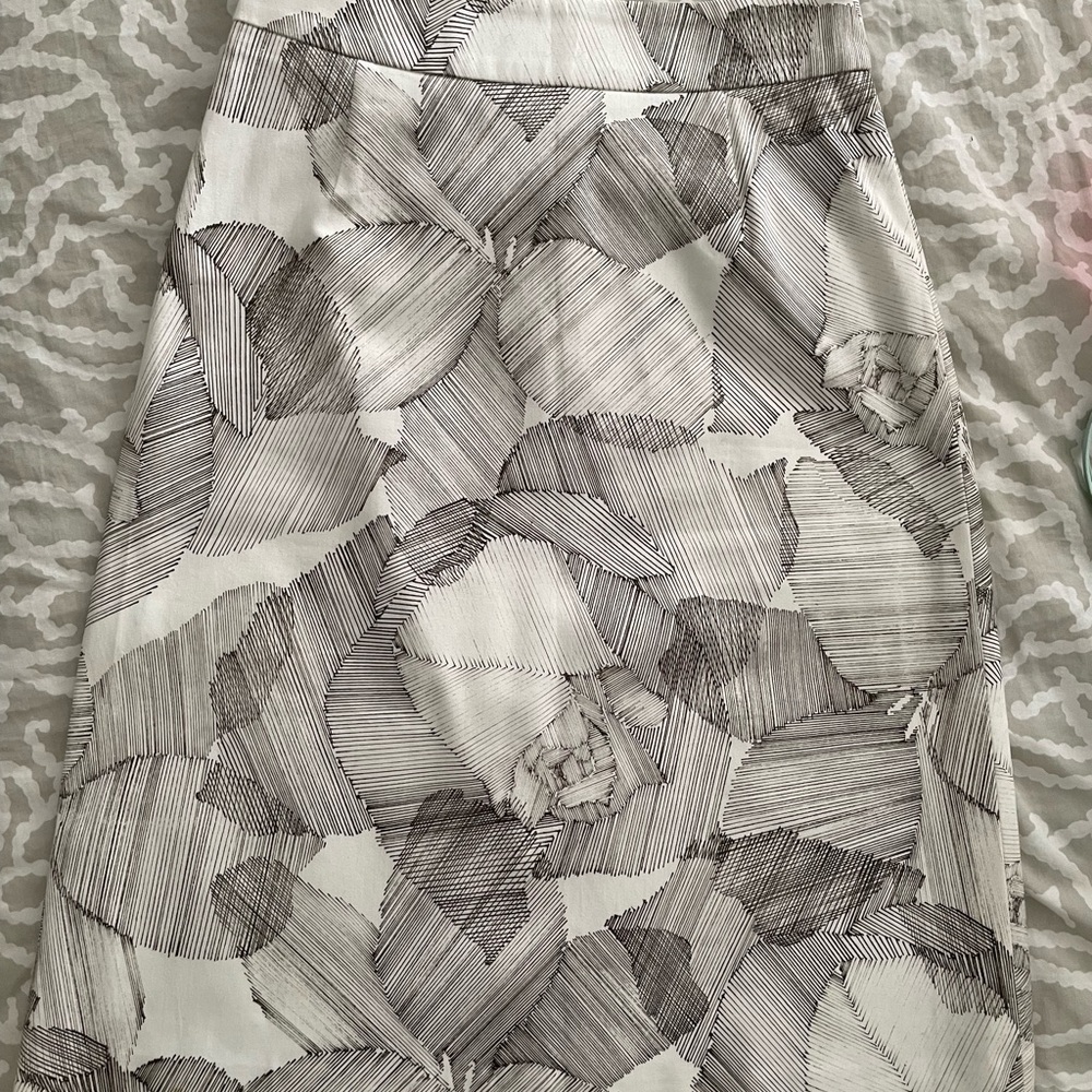 Hugo Boss White and Black Abstract Pencil Skirt